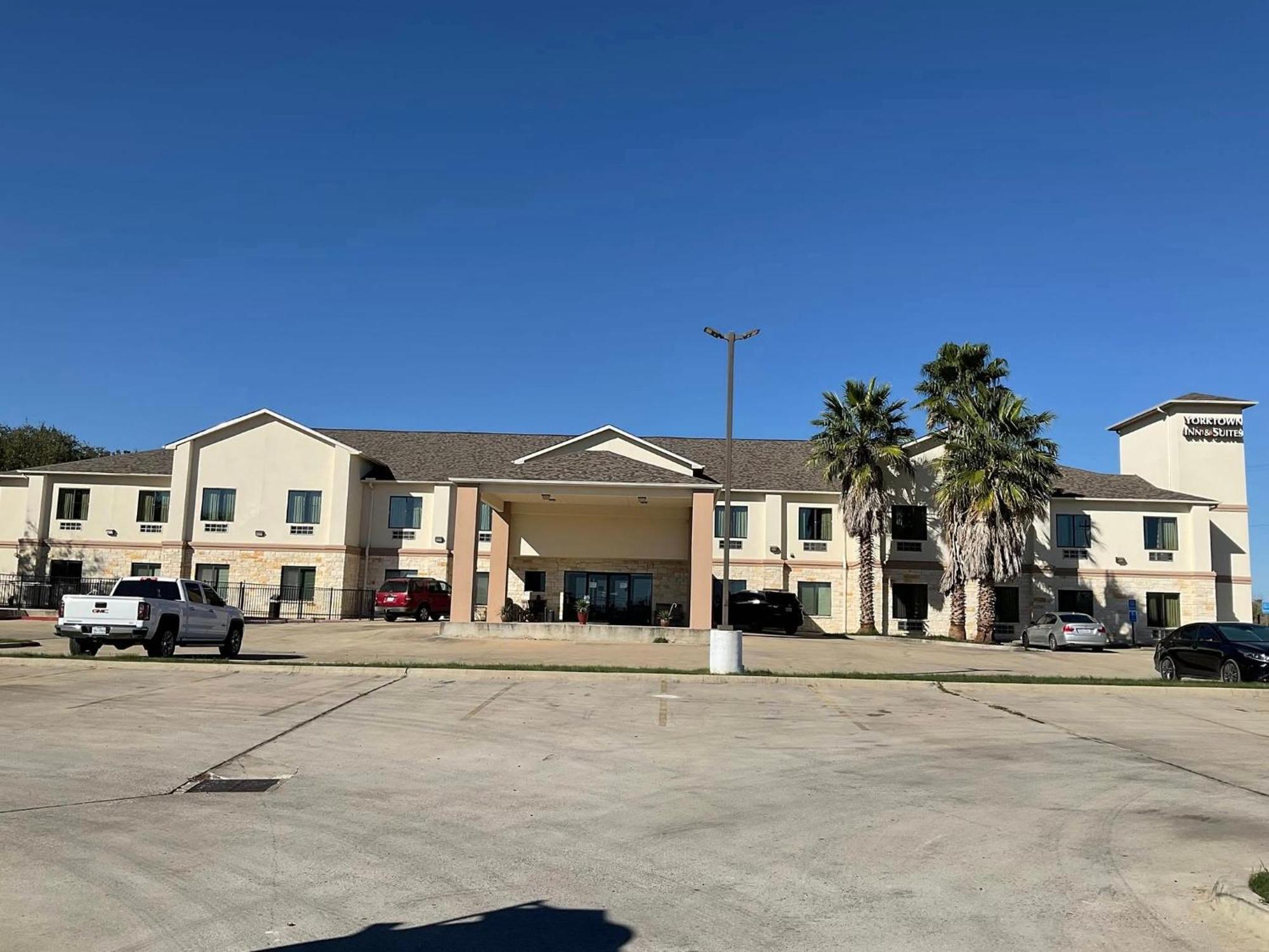Yorktown Inn And Suites Exterior foto