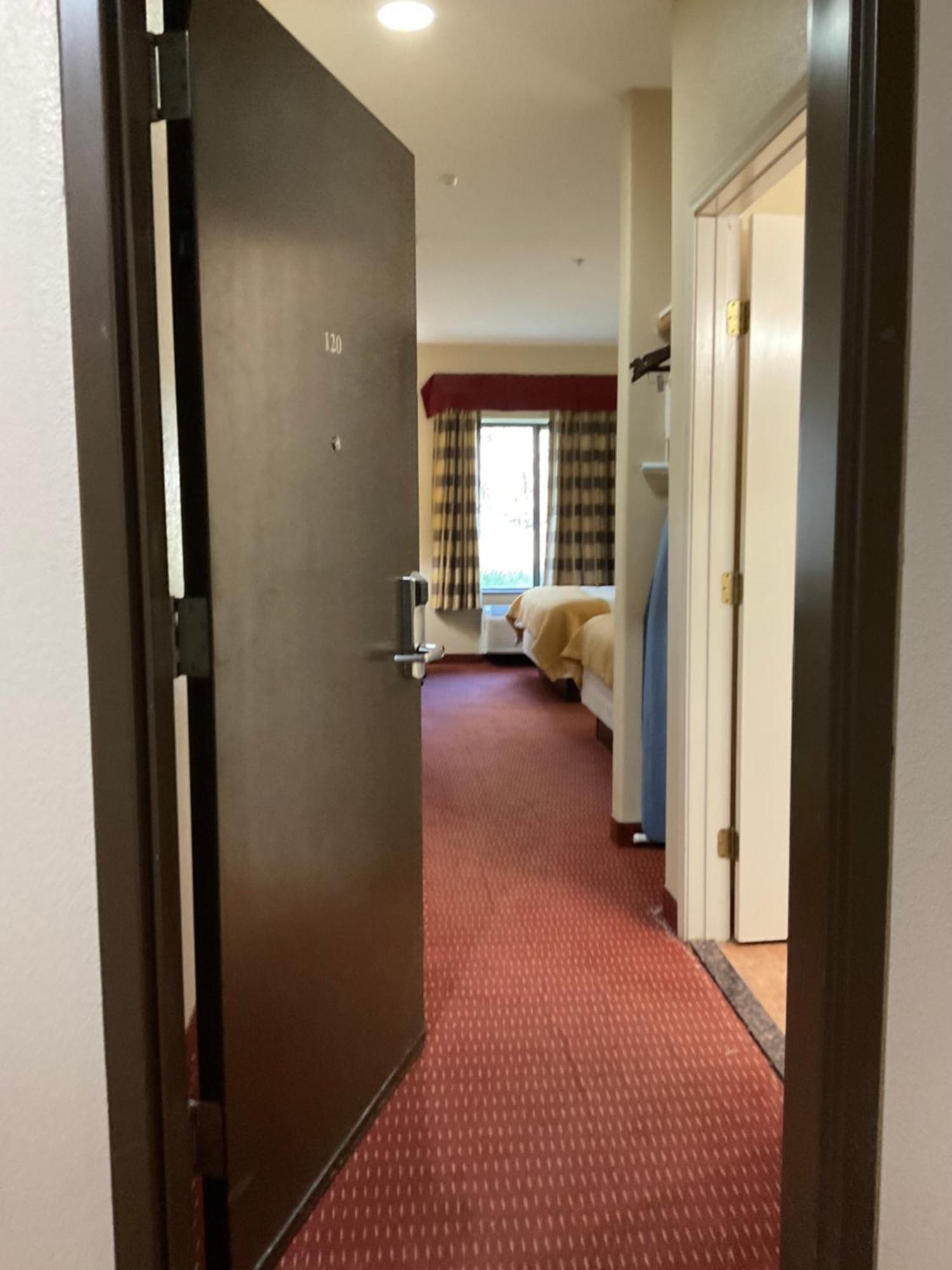 Yorktown Inn And Suites Exterior foto