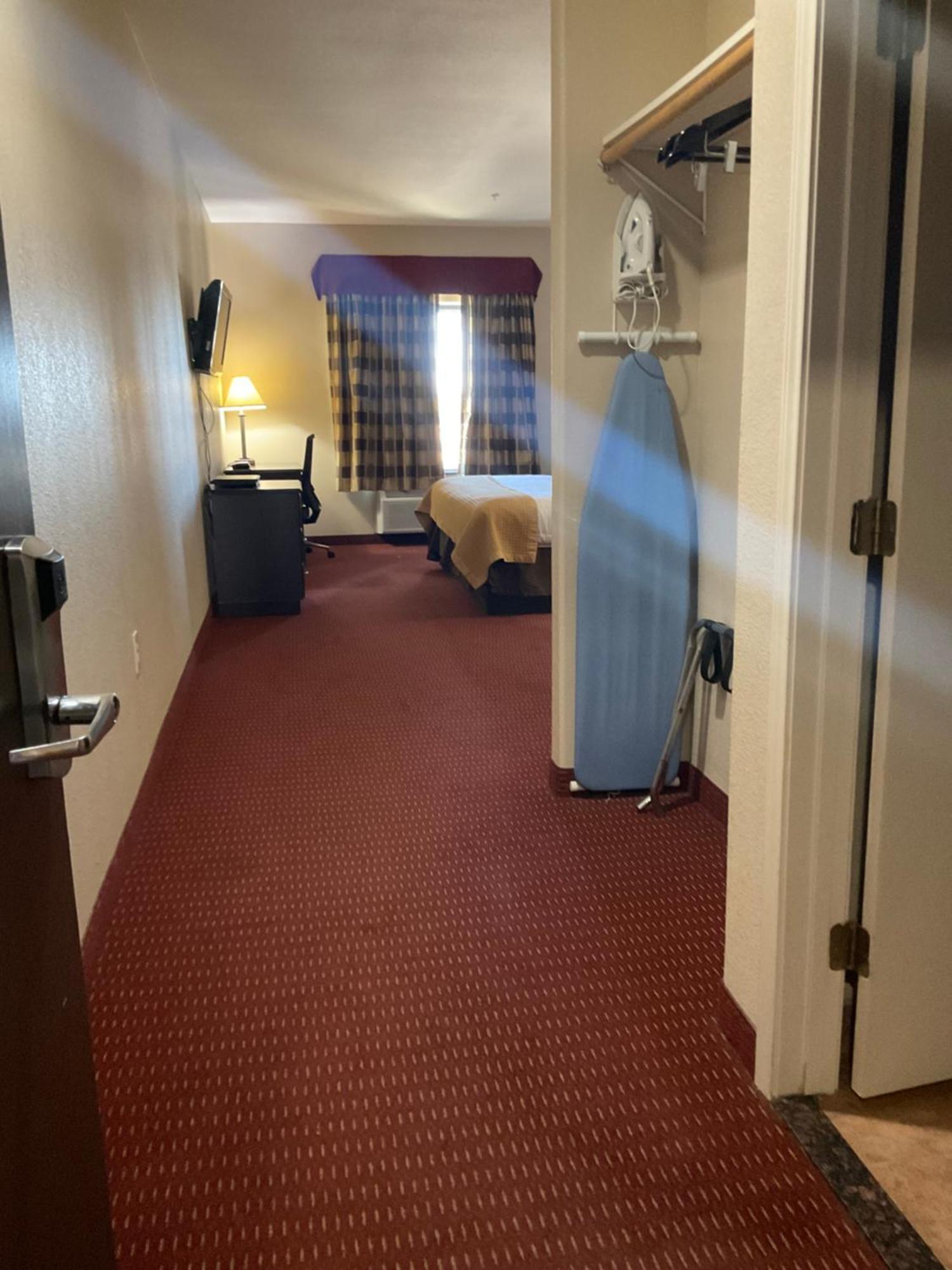 Yorktown Inn And Suites Exterior foto